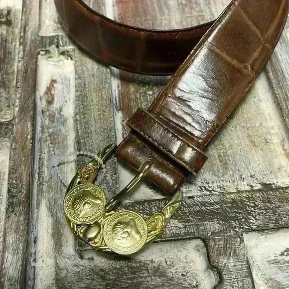 90’s chic TOLEDANO leather belt with coin accents - perfect condition size med - Picture 2 of 2